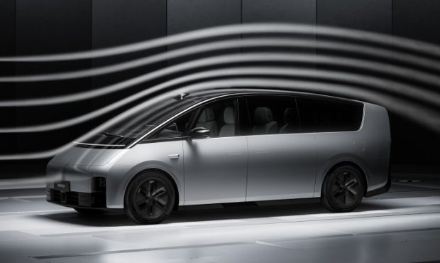 LI AUTO ترکیب SUV برقی را با تقویت فناوری تازه می کند ، قیمت ها را ثابت نگه می دارد
